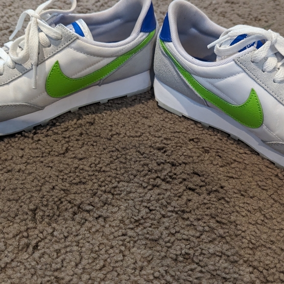 Size 6 Nike DBREAK - Picture 2 of 5